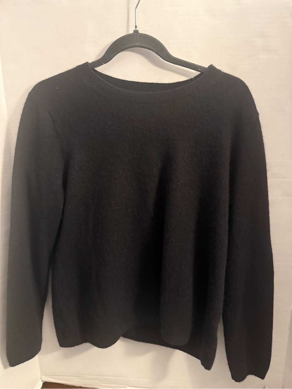 Lands end black 100% cashmere sweater. Size L